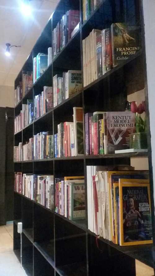 Blanco Coffee & Books
