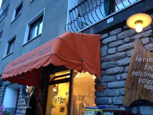Un Girotondo Di Pizza Di Abram Onorato Luigi