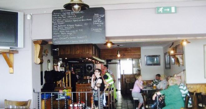 Beachcomber Bar & Restaurant