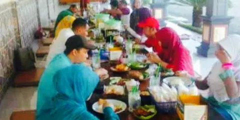 Bebek Goreng Bu Lely