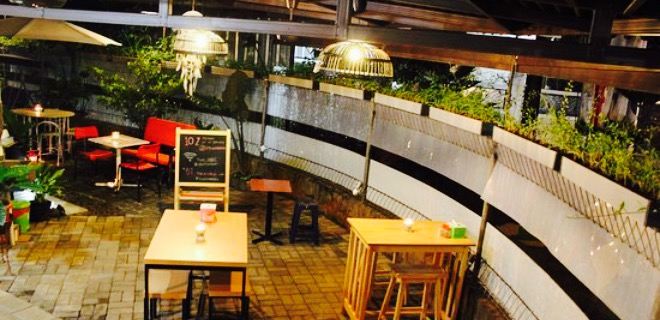 Kedai Kopi Memulai Hari
