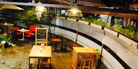 Kedai Kopi Memulai Hari