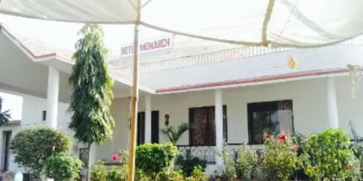 hotel Monarch bharatpur