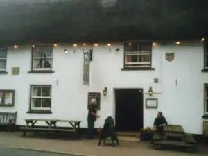 Taw River Inn and Holiday Cottage