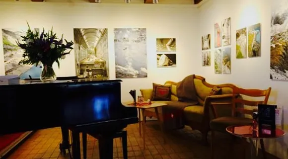 Lesecafé und Kulturbar Bsinti