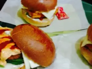 सल्पिकों, द बर्गर शॉप