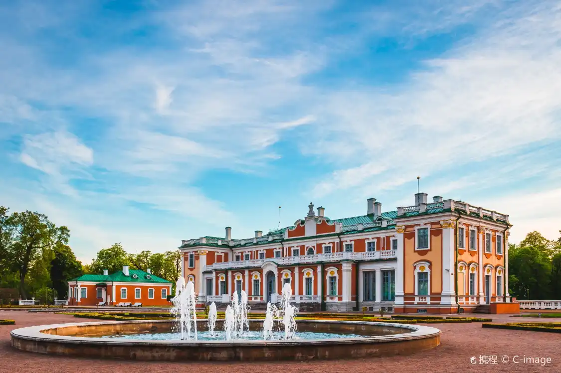 Hotels near Kadriorg Park