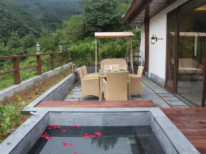 Yulongshan Dong Spring Resort