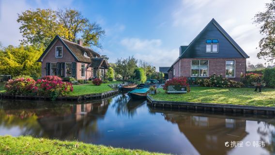 Tagesausflug nach Giethoorn und Afsluitdijk inklusive Bootsfahrt und englischsprachigem Reisebus