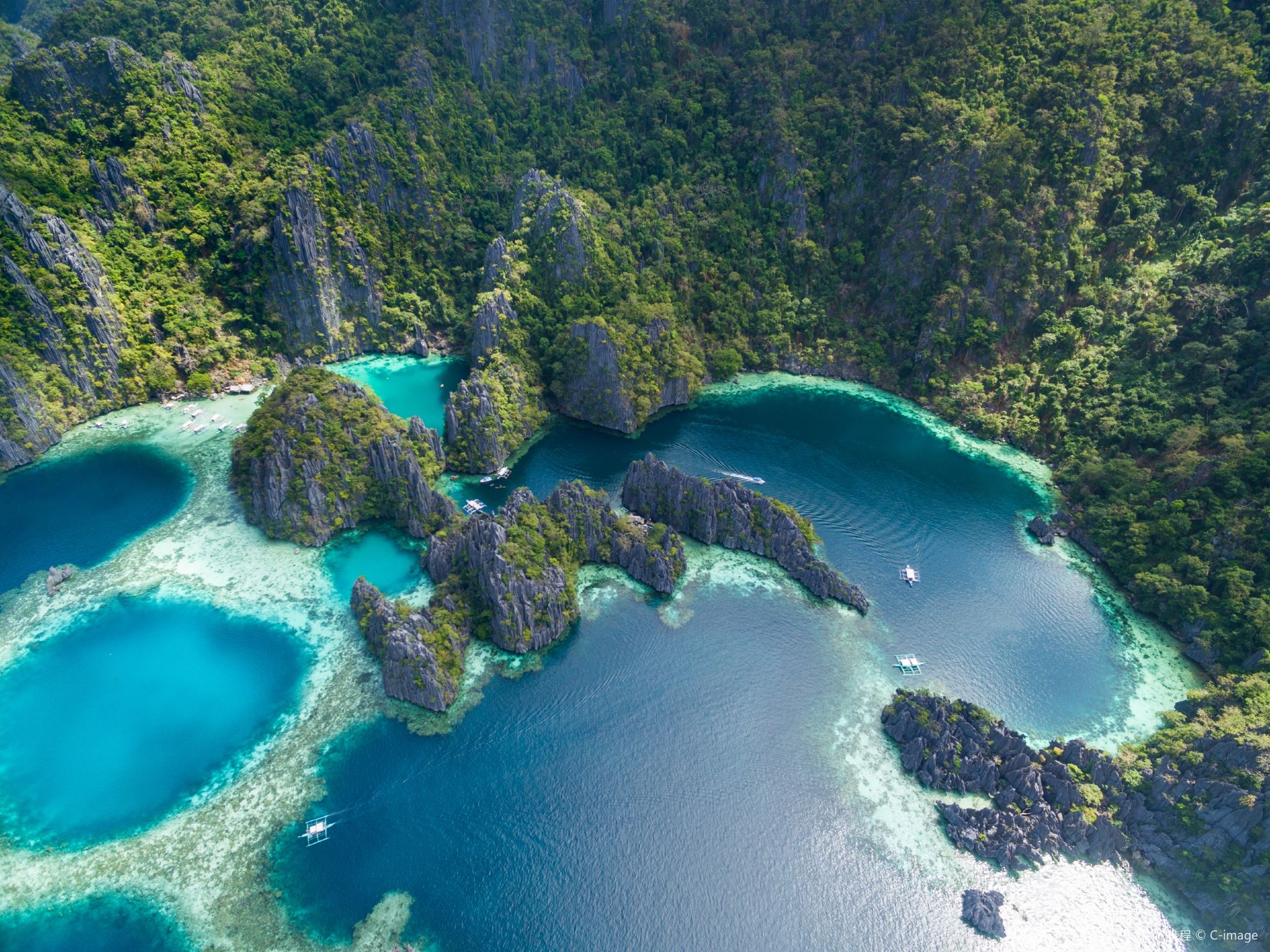 Coron Island Hopping Super A Tour in the Philippines - Barracuda Lake & Kayangan Lake & Twin Lagoon & Skeleton Wreck