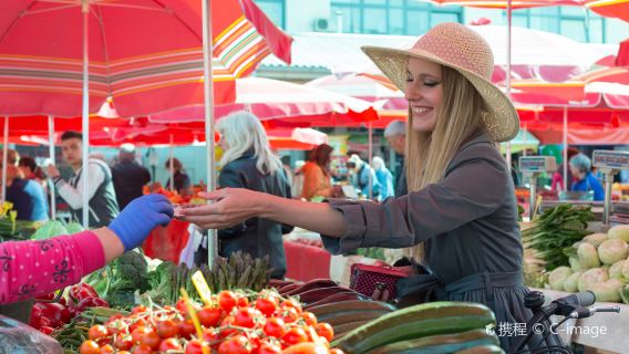 จัตุรัสผู้ว่าราชการ Jelačić + หอเตือน + หอศิลป์ Klovicevi Dvori ประเทศโครเอเชีย