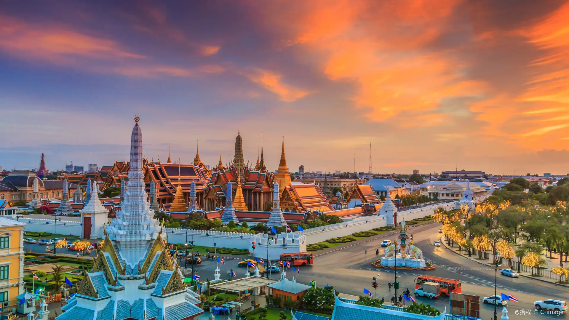 Hotels near The Grand Palace