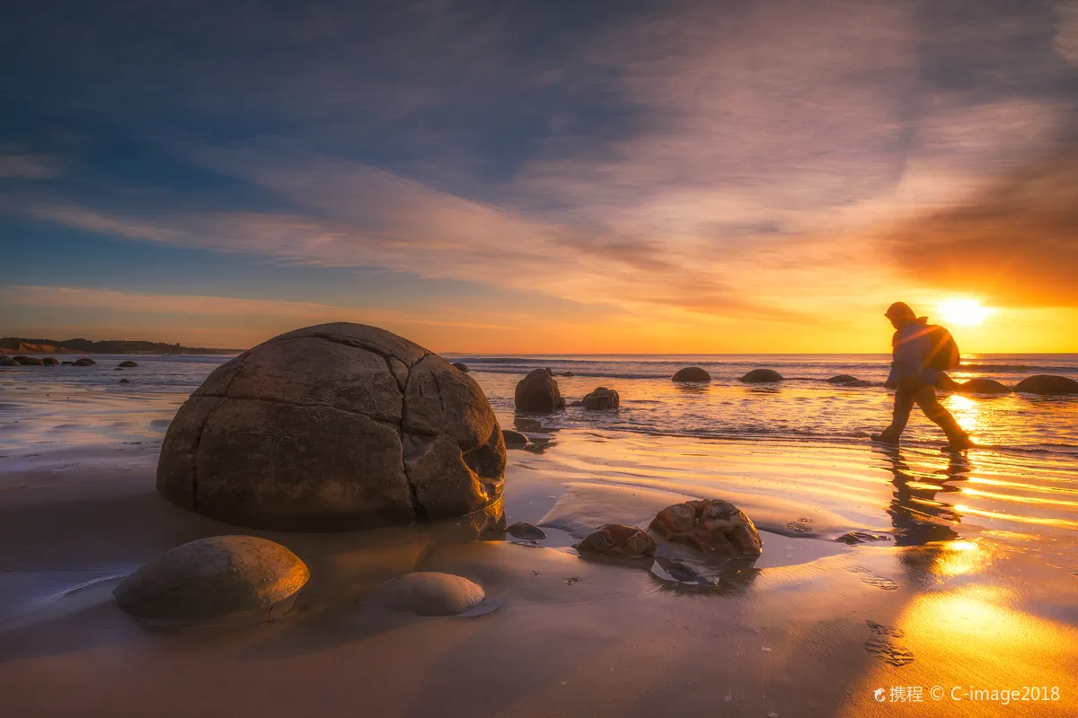 Moeraki Boulders Beach