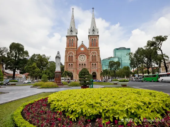 Dong Ba Market โรงแรมใกล้เคียง