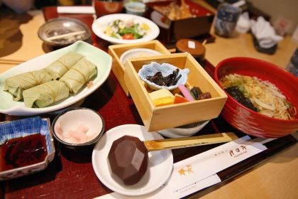 Tsukihitei Kintetsu-Nara-ekimae