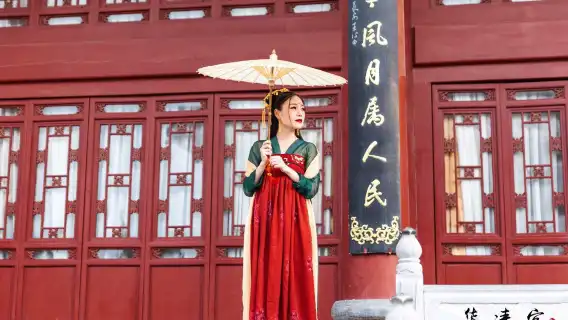 Huaqing Palace Half-Day Tour [Experienced Teacher Explanation | No Ticket Reservation + Noise-Canceling Bluetooth Headset + VIP Mini Group | 7*24 After-Sales Customer Service]