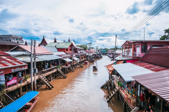 ตลาดน้ำอัมพวา