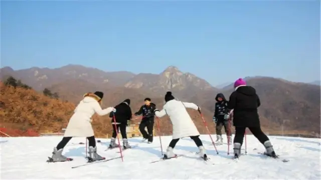 Skiing in Pingdingshan