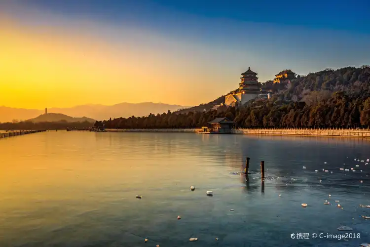 Hotels near Kunming Lake