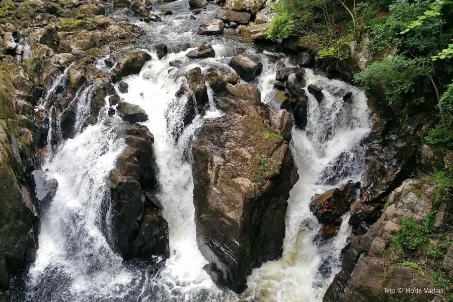 Nemouta Waterfalls