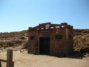 Oficinas salitreras de Humberstone y Santa Laura