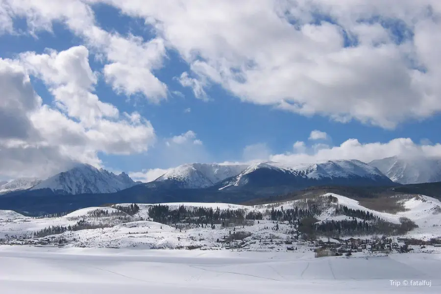 蒸氣船滑雪度假中心