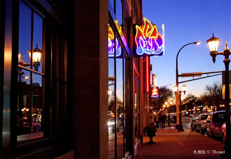 Các khách sạn gần Grand Avenue