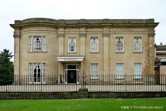 Hotels near Roundhay Park