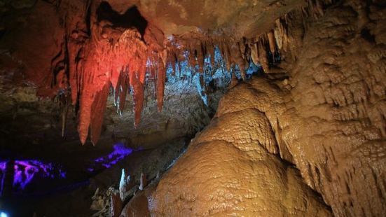 Cheongok Cave东海市泉谷天然洞窟是一个石灰岩水平
