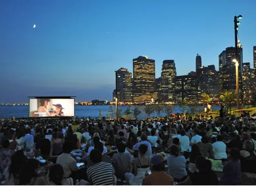 Enjoy the Vintage Touch and Beauty of the Financial City in Attractions Beloved by New York Hipsters