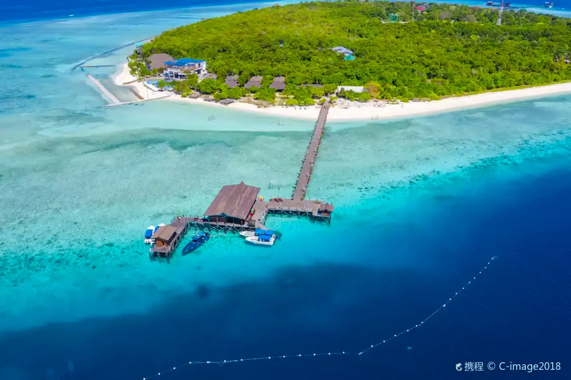 Hotels near Pom Pom Island