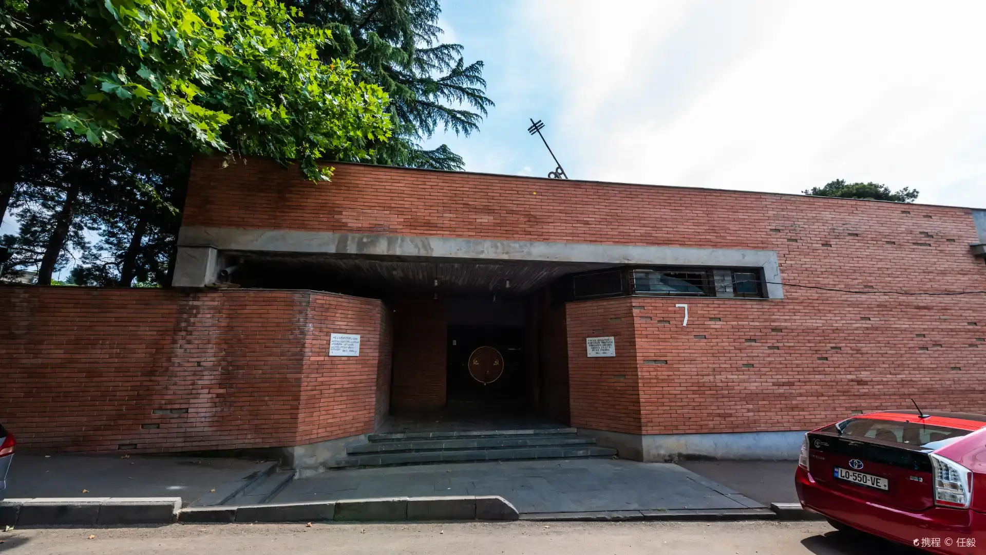 Hotels near Underground Printing House Museum