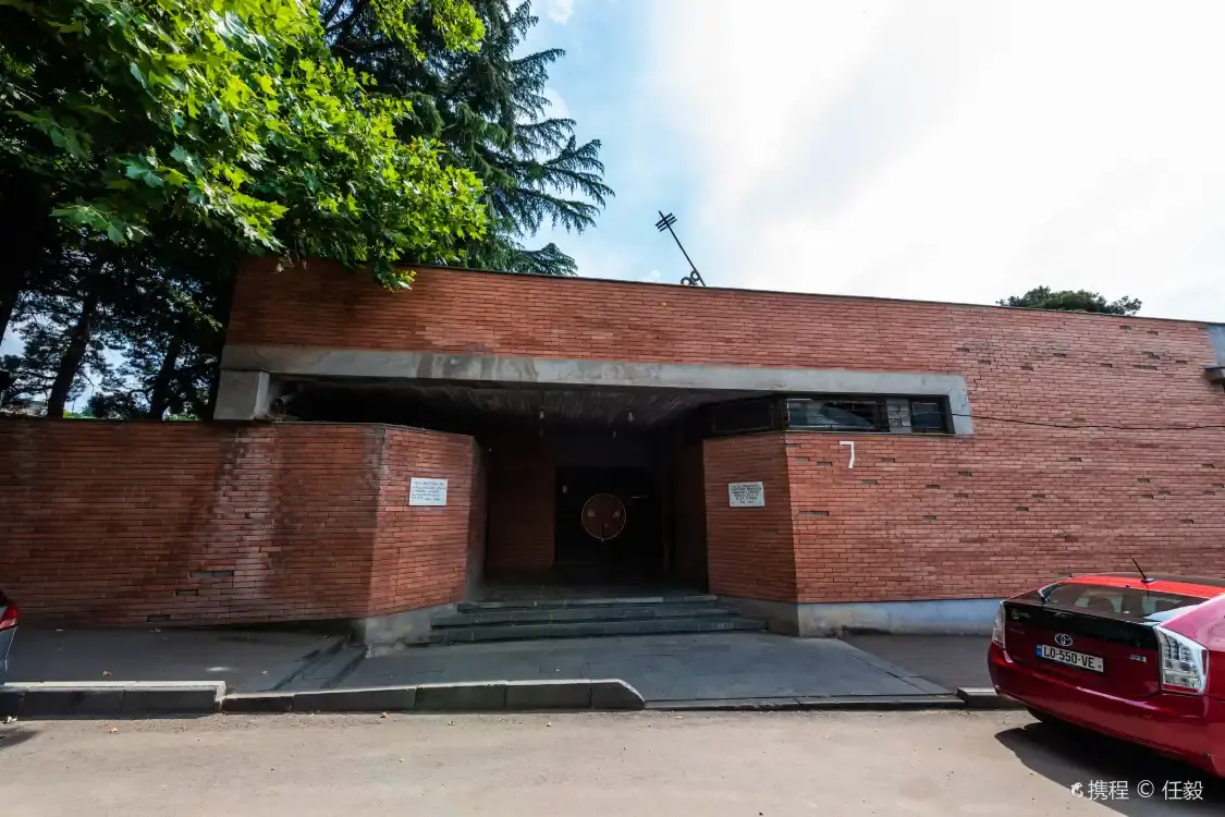 Hotels near Underground Printing House Museum