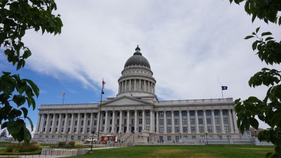 犹他州政府大厦，是盐湖城的地标建筑，以华盛顿国会大厦为蓝本，