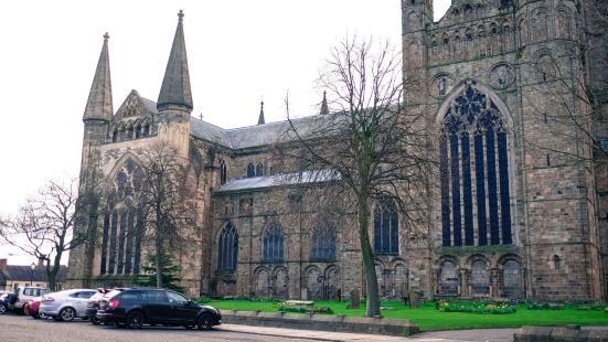 英國的知名教堂似乎都沒有逃過哈利波特的魔掌，杜倫大教堂也是哈