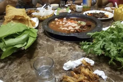 铁锅门养生香辣馆(围场店)