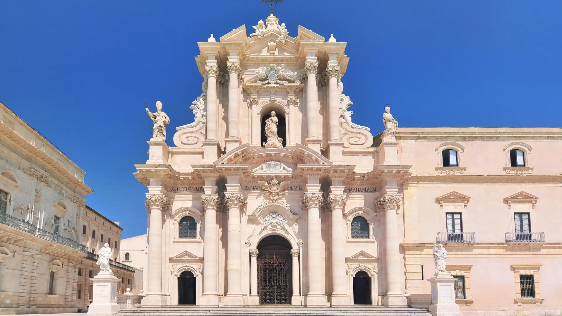 Hotels near Syracuse Cathedral
