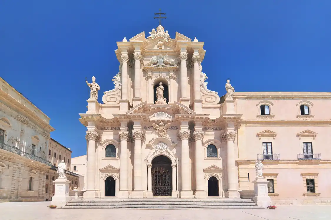 Hotels near Syracuse Cathedral