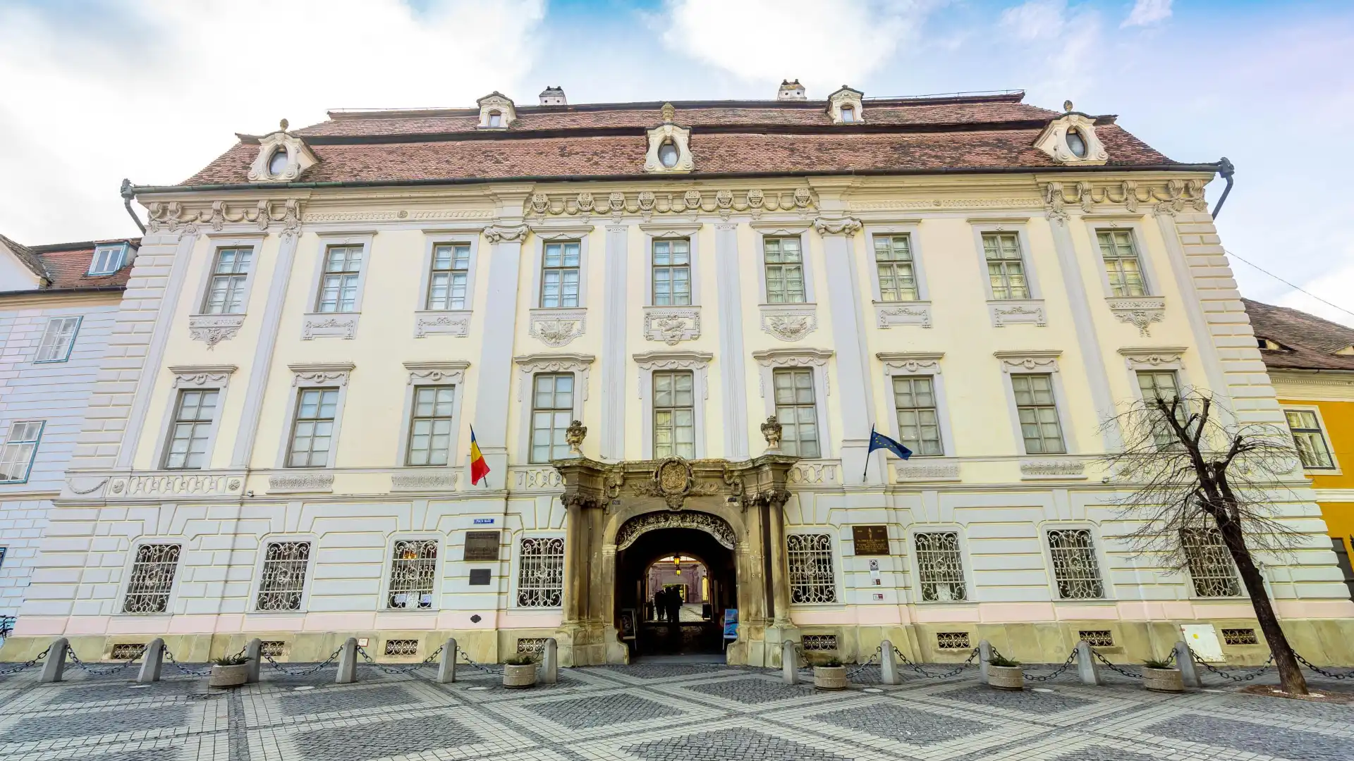 โรงแรมใกล้Brukenthal National Museum