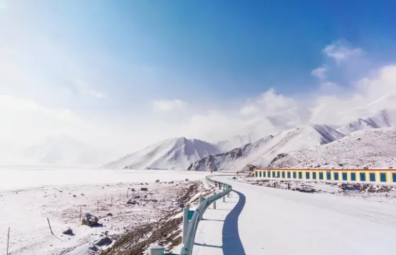 烏魯木齊天山大峽谷烏魯木齊市區-景區來回包車接駁車大小同價