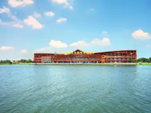 Yangcheng Lake Tourist Resort