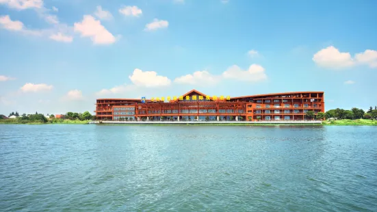 Yangcheng Lake Tourist Resort