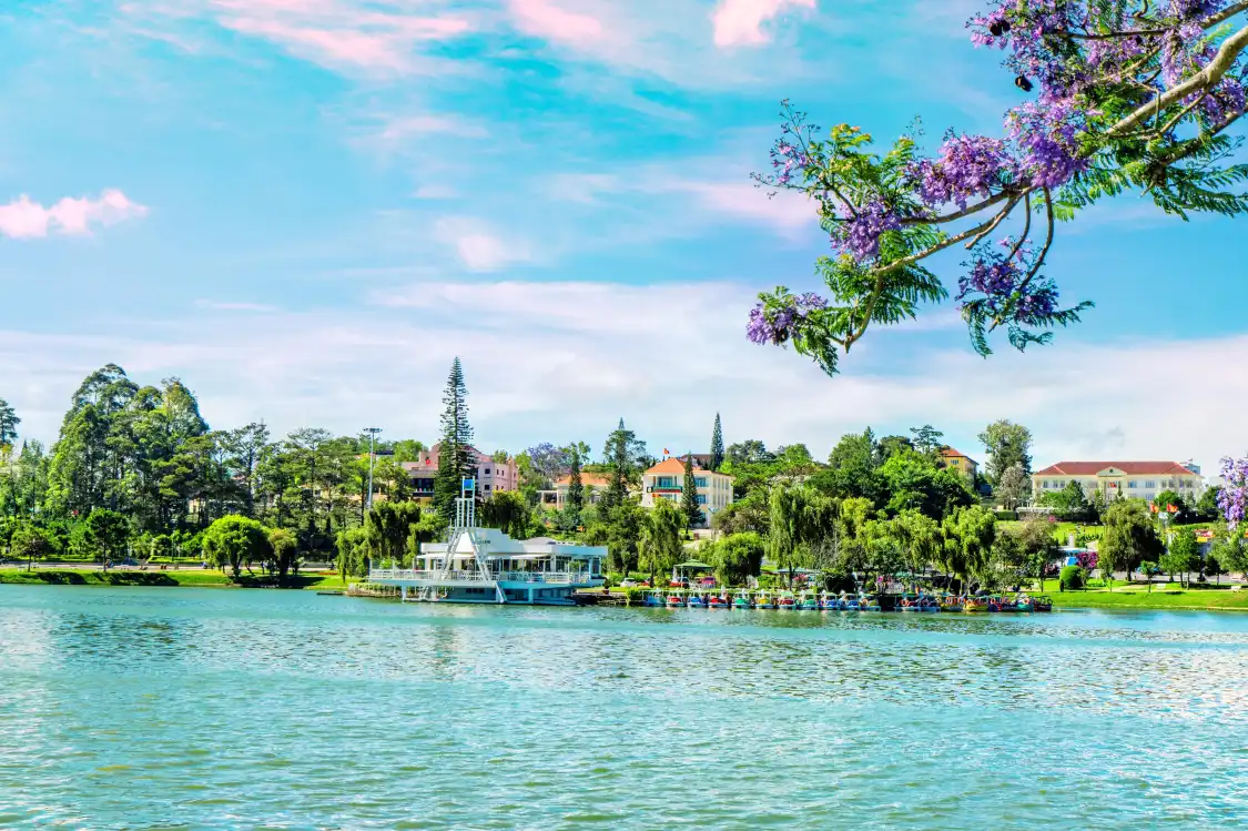 Hotels near Xuan Huong Lake