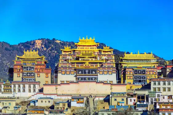 Hotels near Ganden Sumtseling Monastery