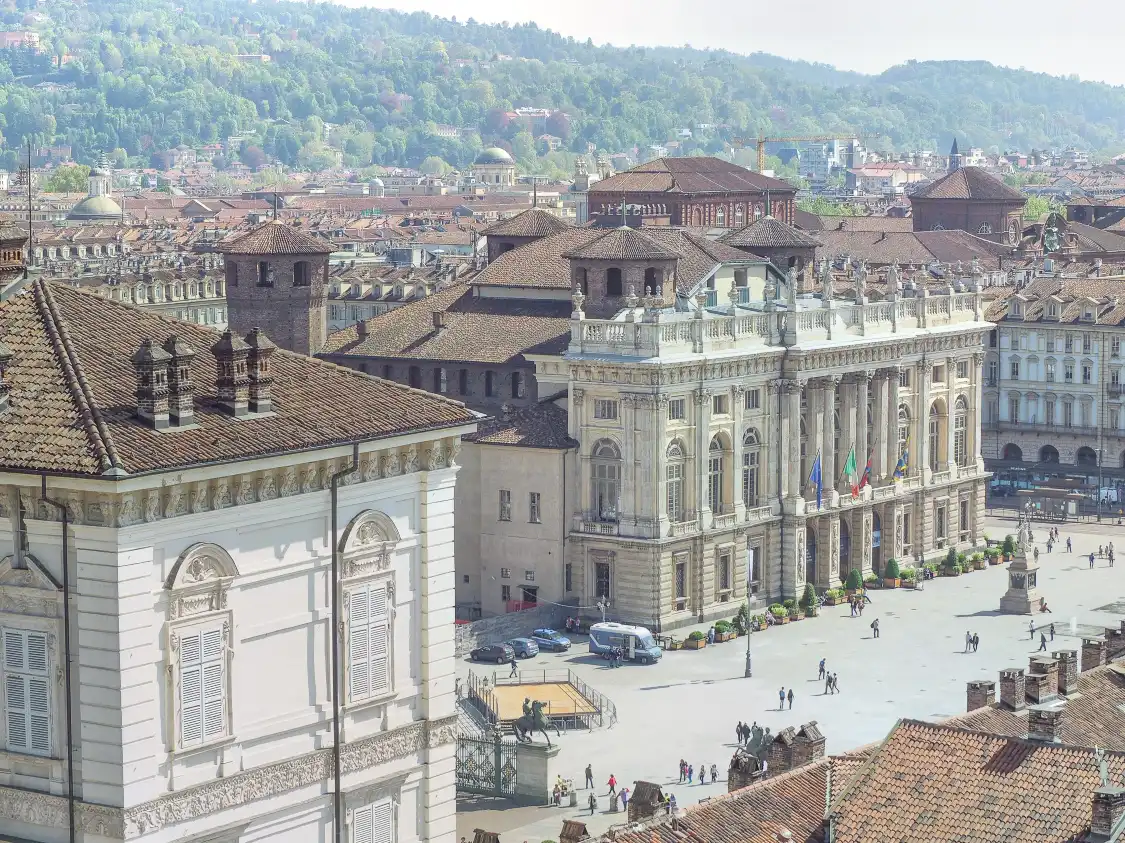 マダーマ宮周辺のホテル