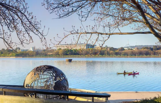 坎培拉使館區一日遊/悉尼來回/國會大廈格里芬湖午餐/無小費
