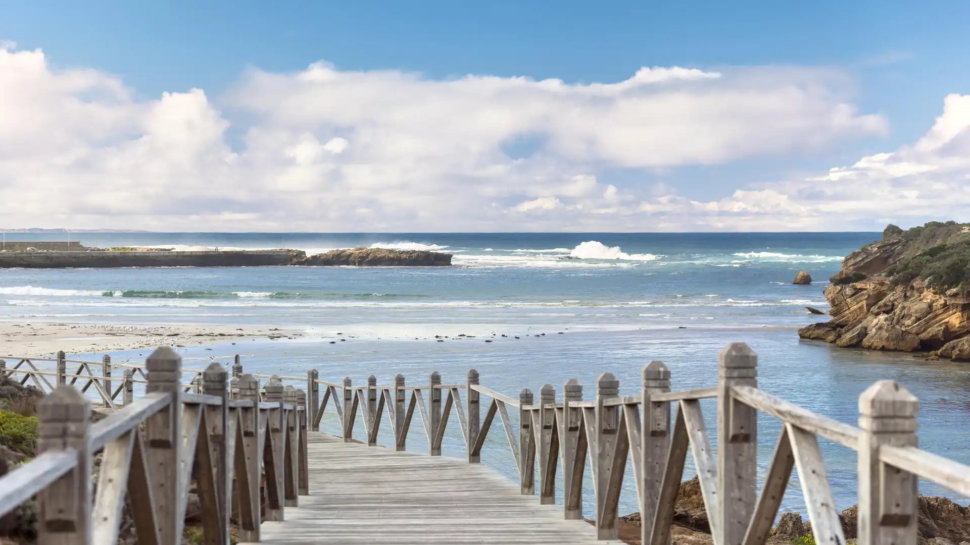 Hotels near Warrnambool Foreshore Promenade