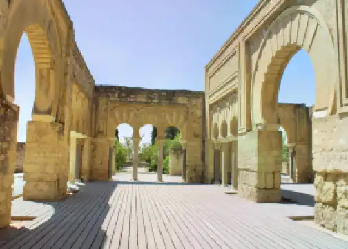 麥地那-阿沙哈拉宮