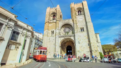 Lisbon Cathedral attraction in Lisbon
