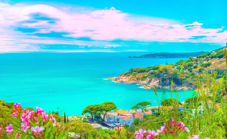 Hotels near Spiaggia di Capo Bianco